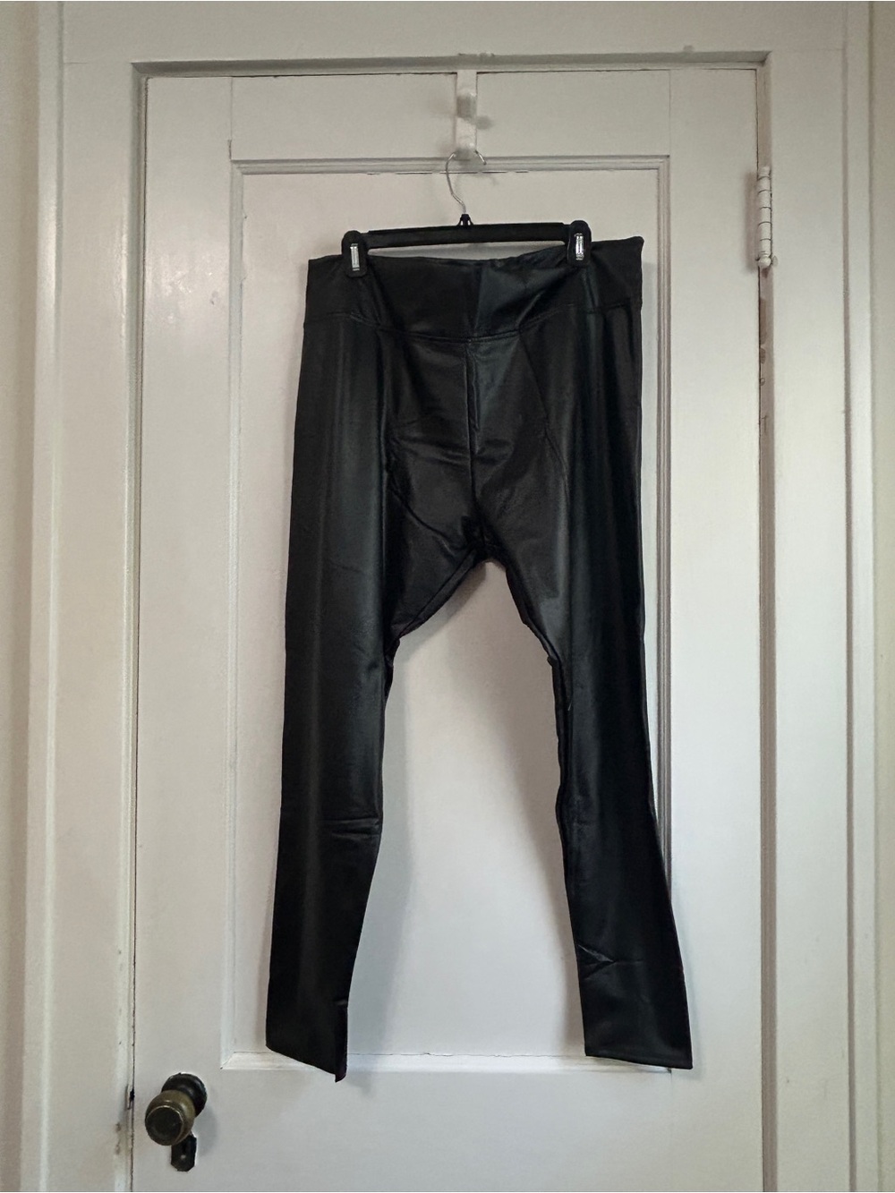 NWT!! Women’s Agnes & Dora Black Faux Leather Leggings - Size XXL